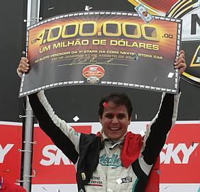 Valdeno Brito ao vencer a corrida do Milhão